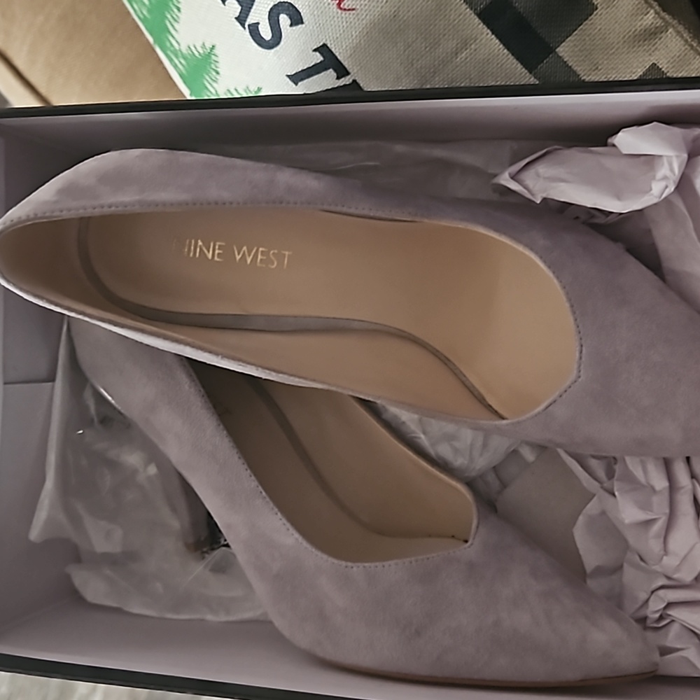Suade Grey heel size 7m NINE WEST